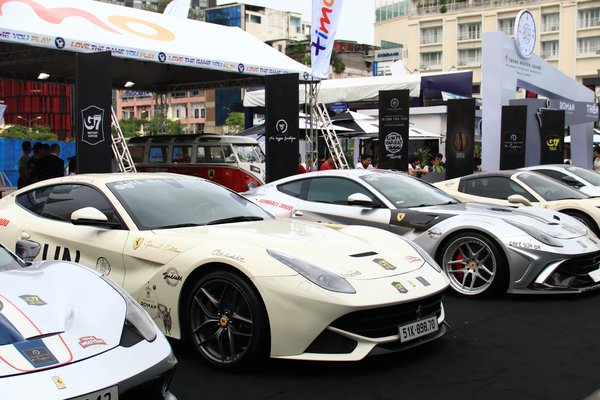 Transform your nighttime look: innovative styling tips for dazzling metallic accents